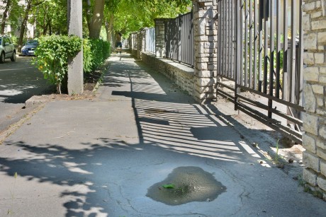 Újabb járdaszakaszok újulnak meg a Hosszúsétatéren és a Toronysoron